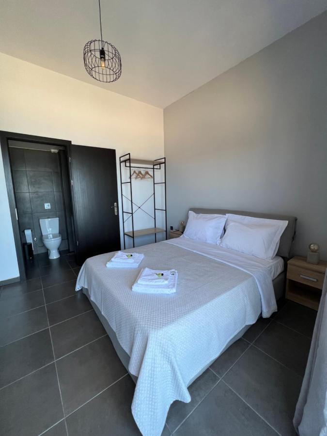 Ferienwohnung Lookis Sea View Near Airport Artemida  Exterior foto